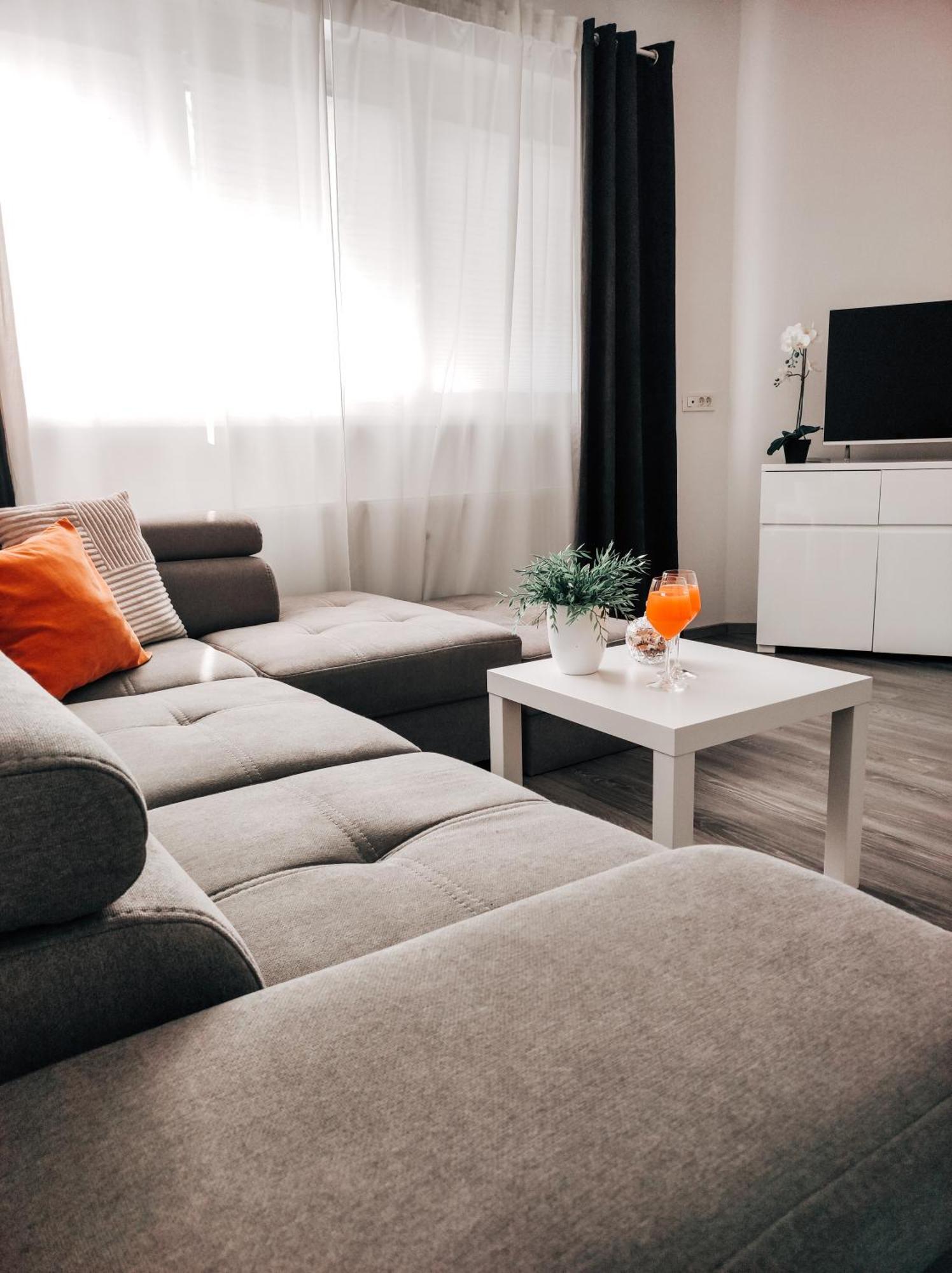 Apartment Kino 류블랴나 외부 사진